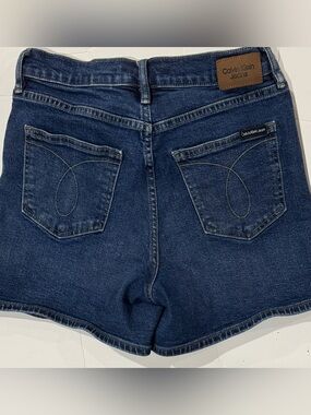 Calvin Klein Jeans Women’s Size 8 Dark Wash Stretch Denim Shorts
